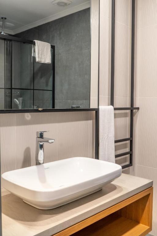 Square Hotel