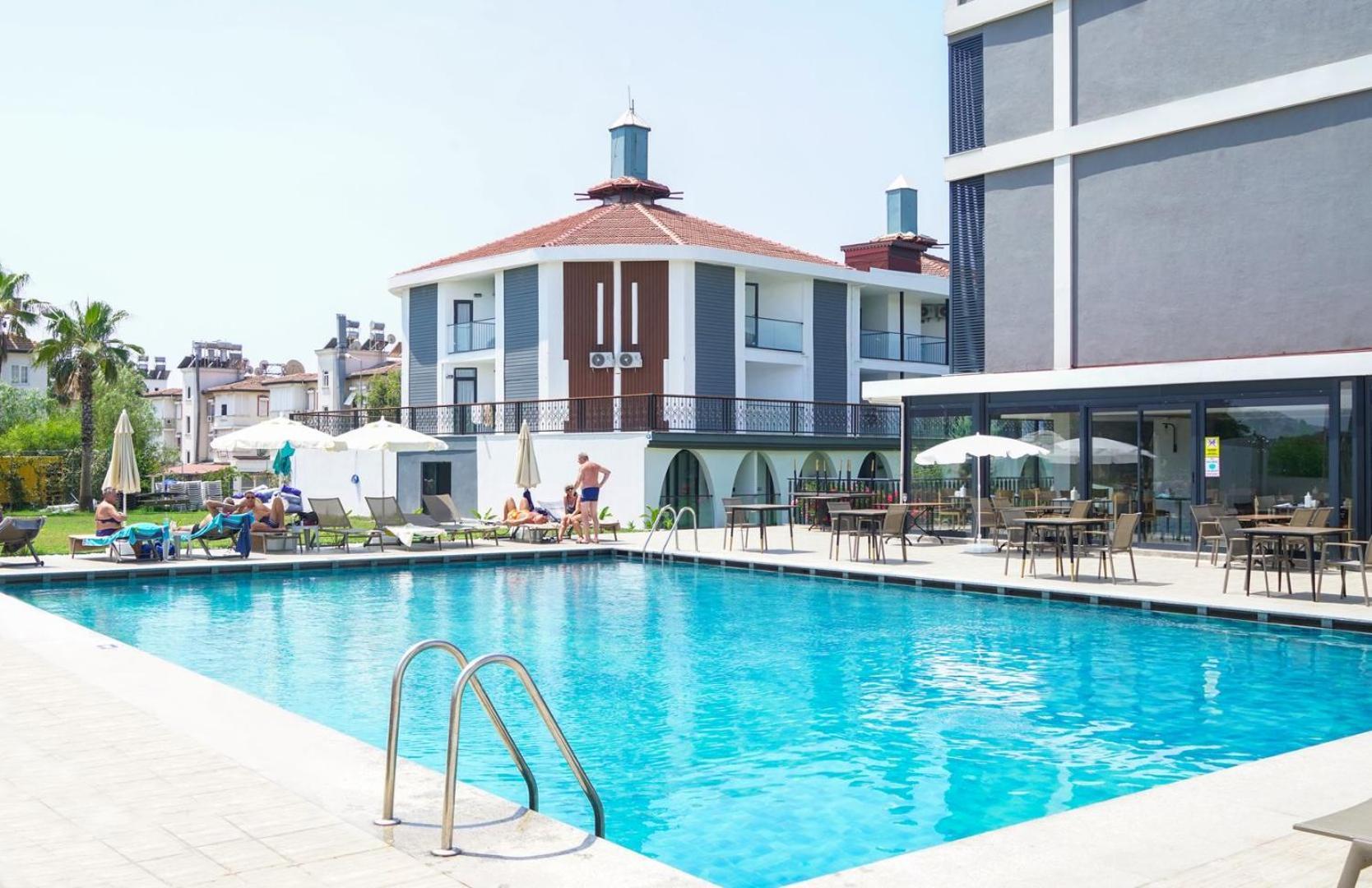 Hotel Square Side